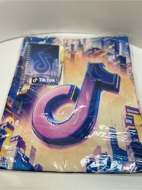 Cityscape Tote Bag With Notebook
Bag 14X13